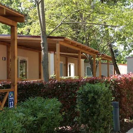 Camping Adria Mobile Homes Lanterna פורץ
