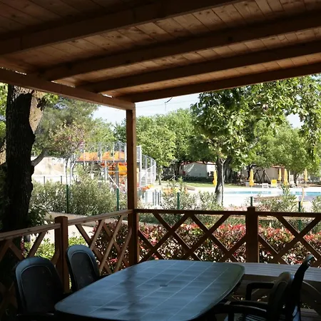 ホリデーパーク Camping Adria Mobile Homes Lanterna ポレッチ