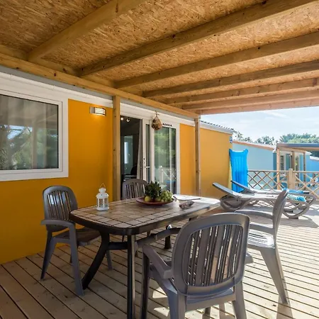 Camping Adria Mobile Homes Lanterna פארק נופש פורץ