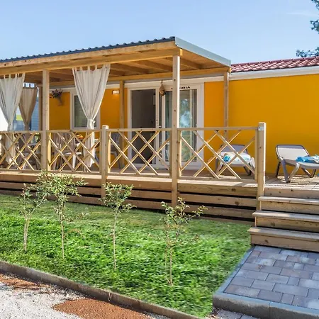 Camping Adria Mobile Homes Lanterna פארק נופש פורץ