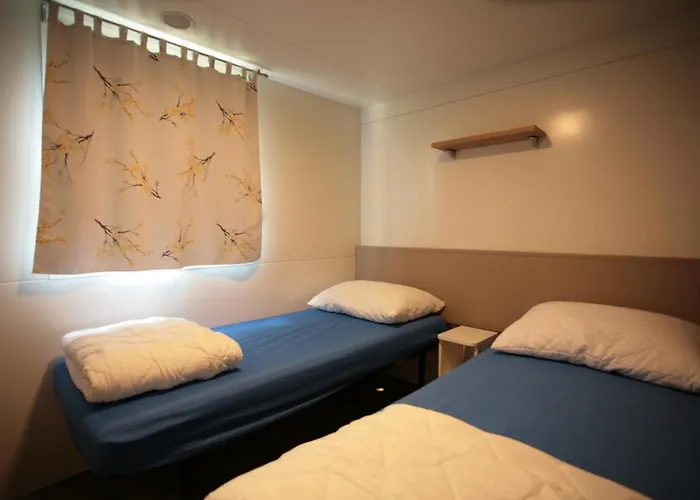 פארק נופש Camping Adria Mobile Homes Lanterna פורץ