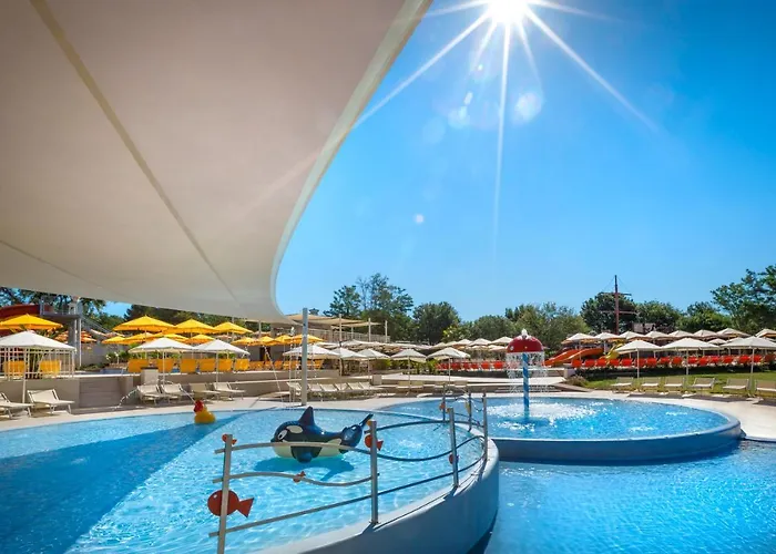 Camping Adria Mobile Homes Lanterna База отдыха 4*