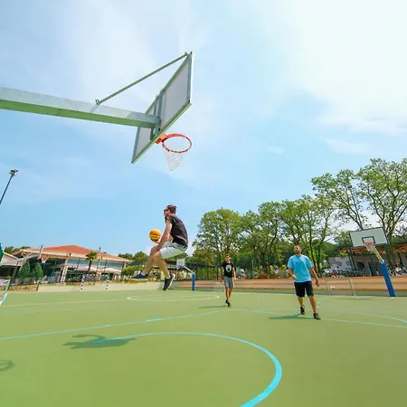 منتزه العطل Camping Adria Mobile Homes Lanterna بوريتش